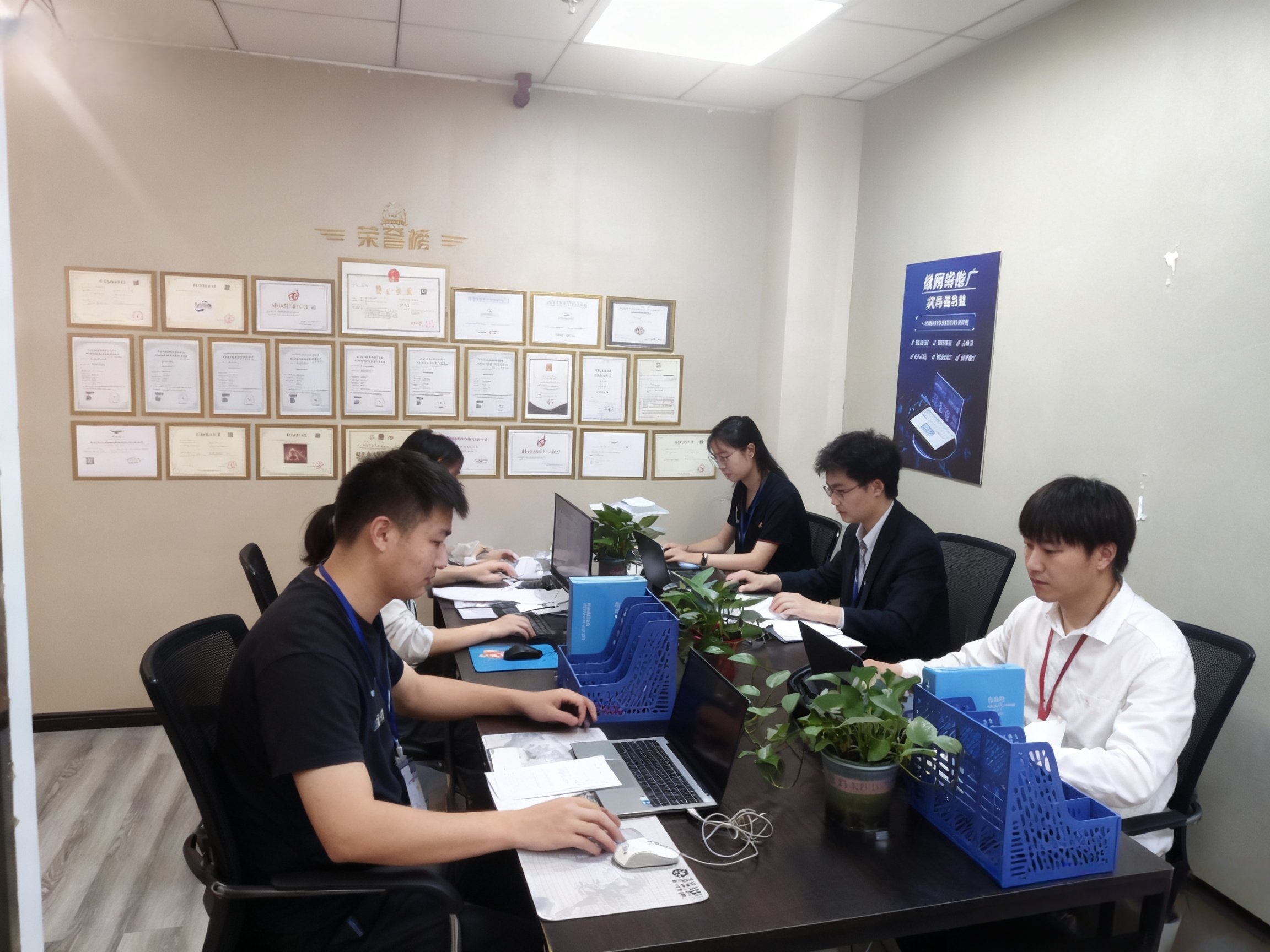 公司实拍：团队办公与协作场景示意